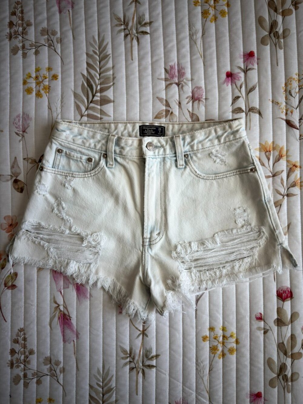 Abercrombie Annie Distressed Denim Shorts High Rise Light Wash Cutoff 26